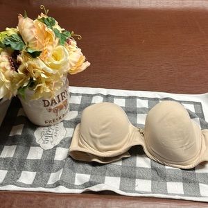 Used Victoria Secret strapless bra push up with adjustable padding